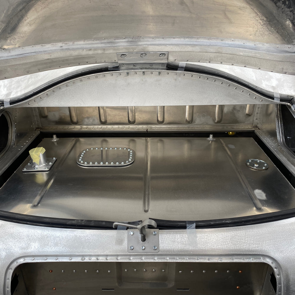 
                      
                        E-Type Jaguar "CUT 7" Bodyshell - Complete with Bonnet, Boot Lid and Doors
                      
                    