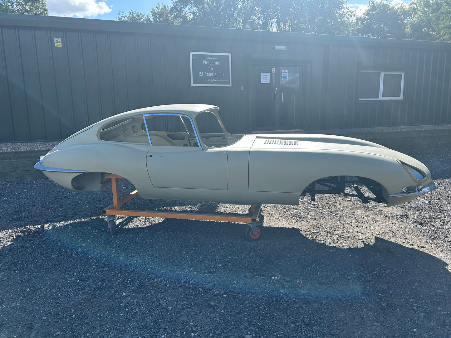 SPECIAL OFFER .........  Jaguar E-Type S1 4.2 FHC Original Body Shell