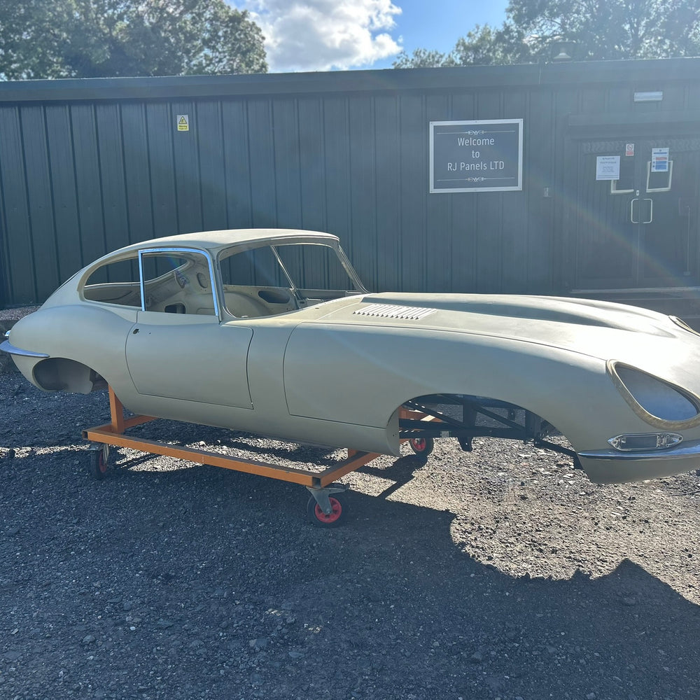 
                      
                        SPECIAL OFFER .........  Jaguar E-Type S1 4.2 FHC Original Body Shell
                      
                    