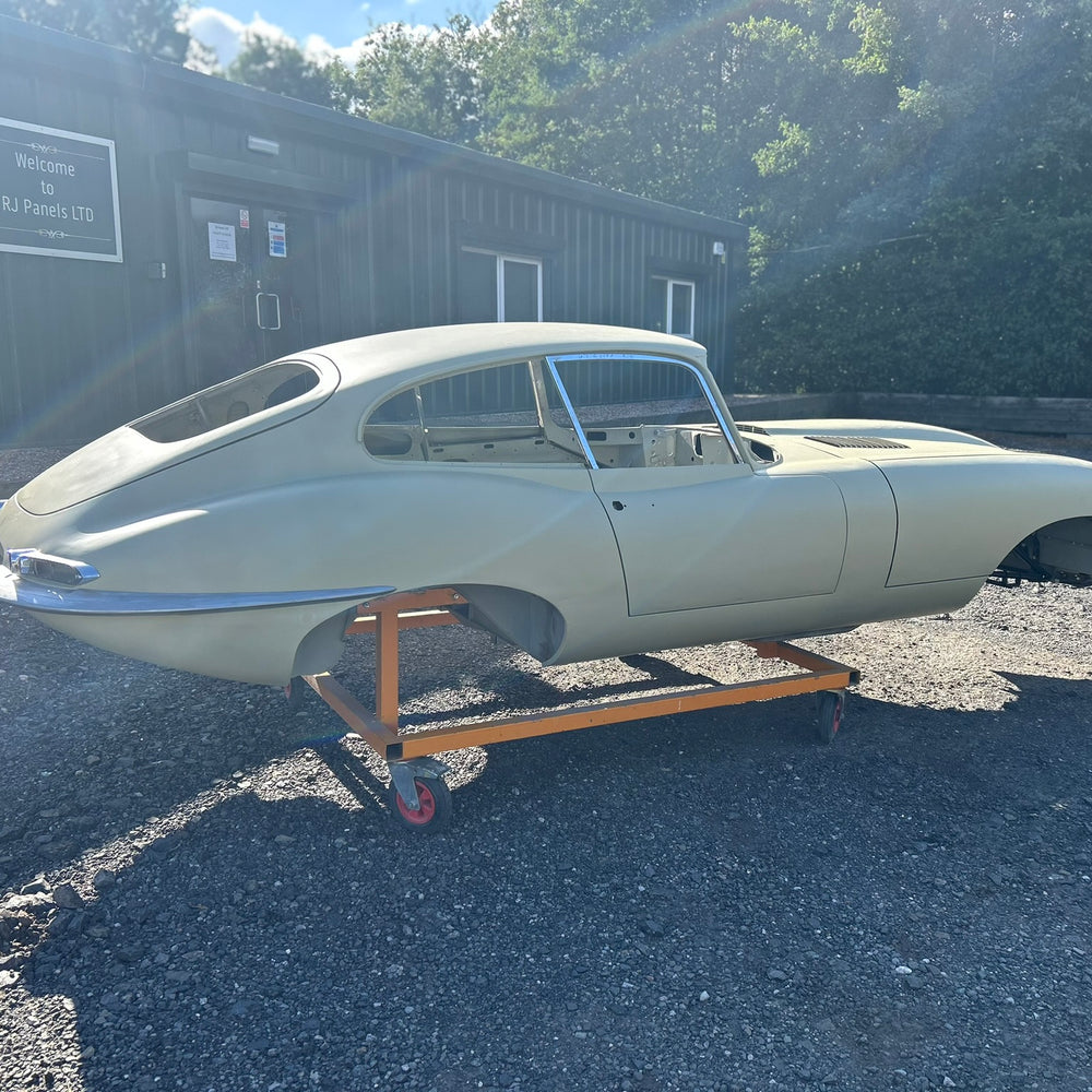 
                      
                        SPECIAL OFFER .........  Jaguar E-Type S1 4.2 FHC Original Body Shell
                      
                    