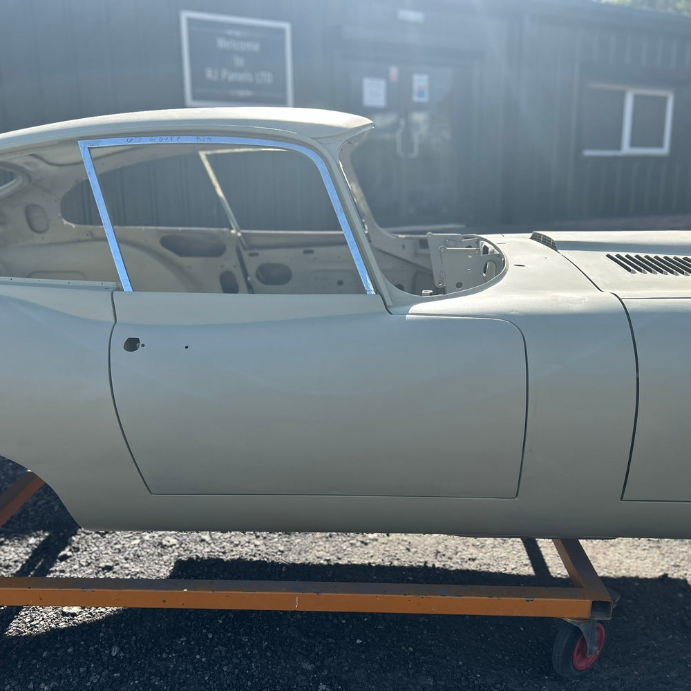 
                      
                        SPECIAL OFFER .........  Jaguar E-Type S1 4.2 FHC Original Body Shell
                      
                    