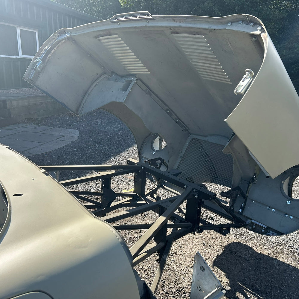 
                      
                        SPECIAL OFFER .........  Jaguar E-Type S1 4.2 FHC Original Body Shell
                      
                    