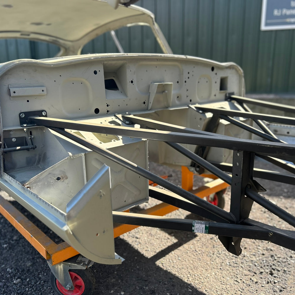 
                      
                        SPECIAL OFFER .........  Jaguar E-Type S1 4.2 FHC Original Body Shell
                      
                    