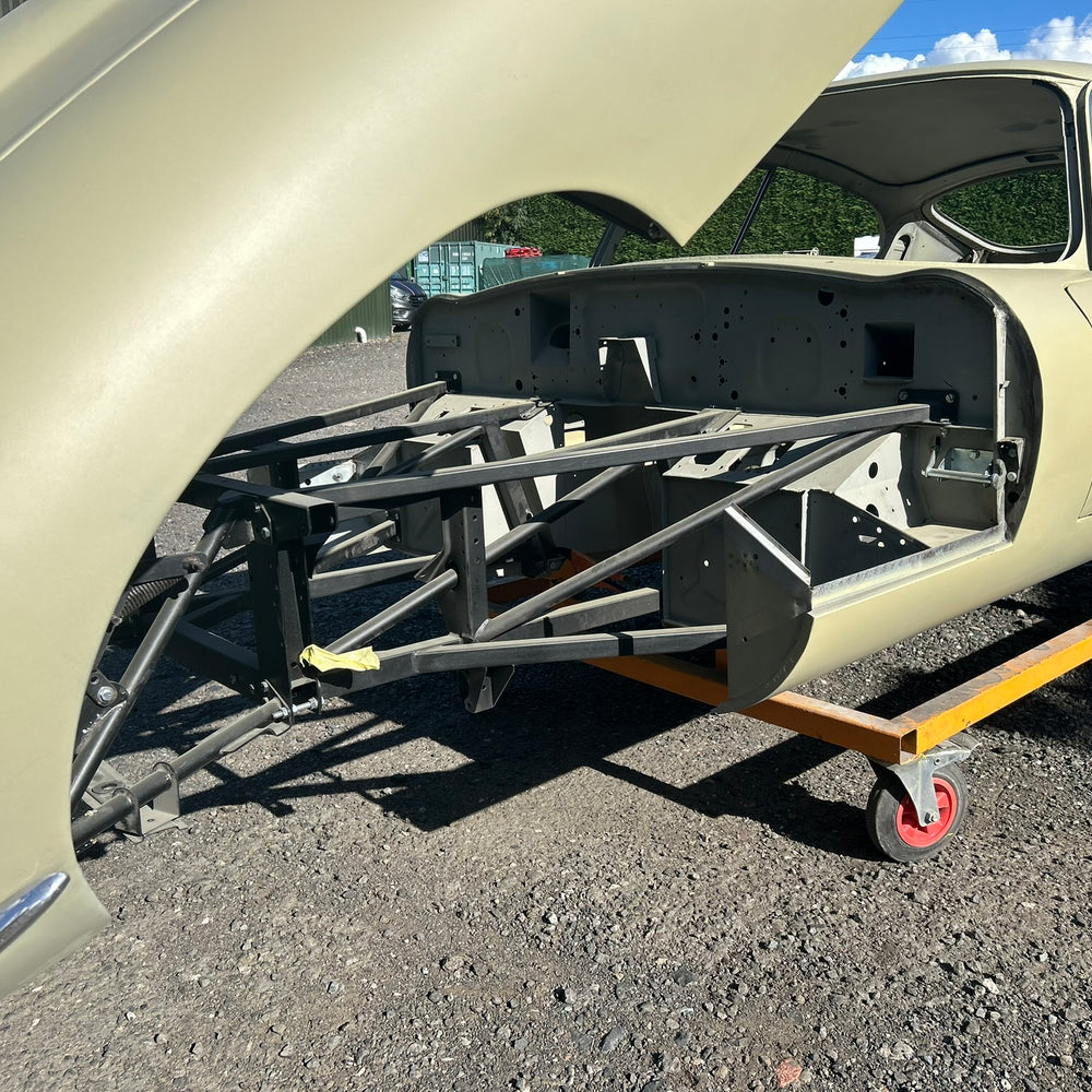 
                      
                        SPECIAL OFFER .........  Jaguar E-Type S1 4.2 FHC Original Body Shell
                      
                    