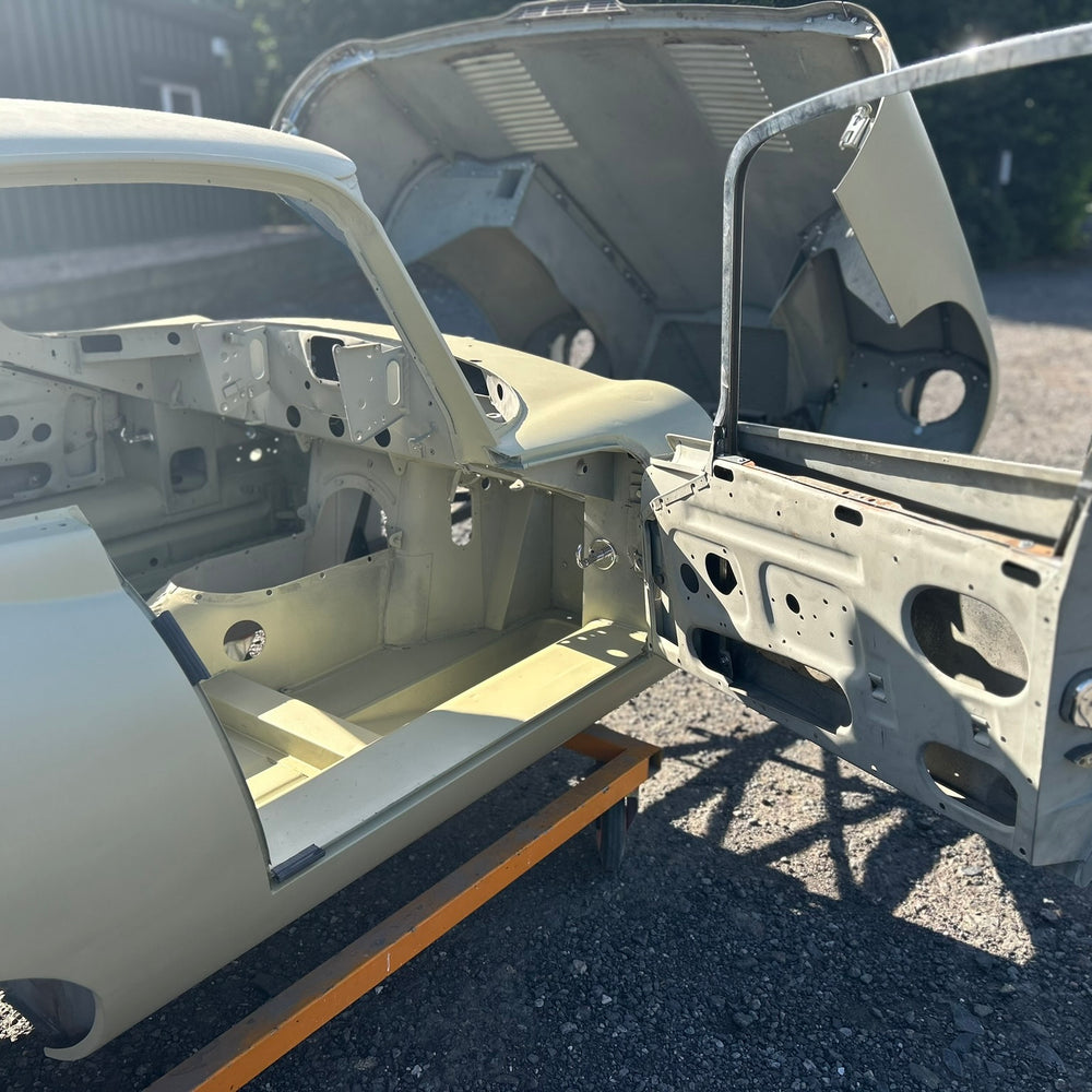 
                      
                        SPECIAL OFFER .........  Jaguar E-Type S1 4.2 FHC Original Body Shell
                      
                    