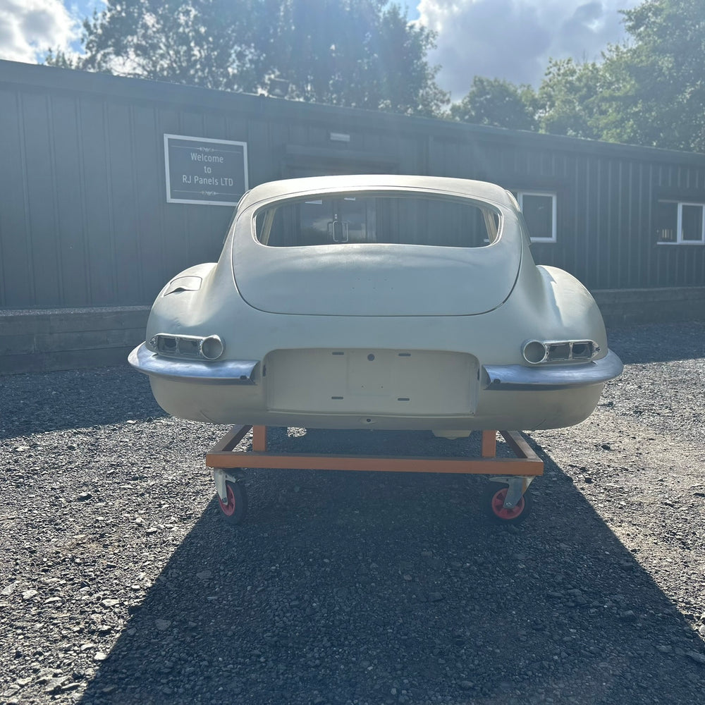 
                      
                        SPECIAL OFFER .........  Jaguar E-Type S1 4.2 FHC Original Body Shell
                      
                    