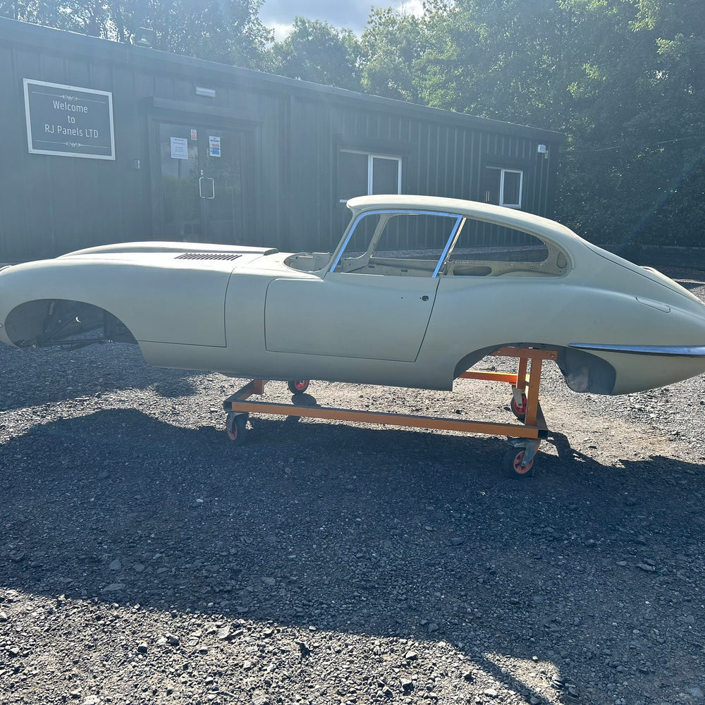 
                      
                        SPECIAL OFFER .........  Jaguar E-Type S1 4.2 FHC Original Body Shell
                      
                    