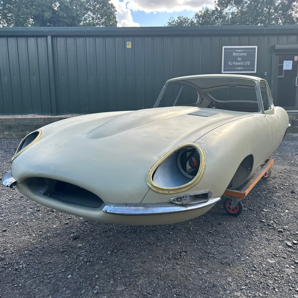 
                      
                        SPECIAL OFFER .........  Jaguar E-Type S1 4.2 FHC Original Body Shell
                      
                    